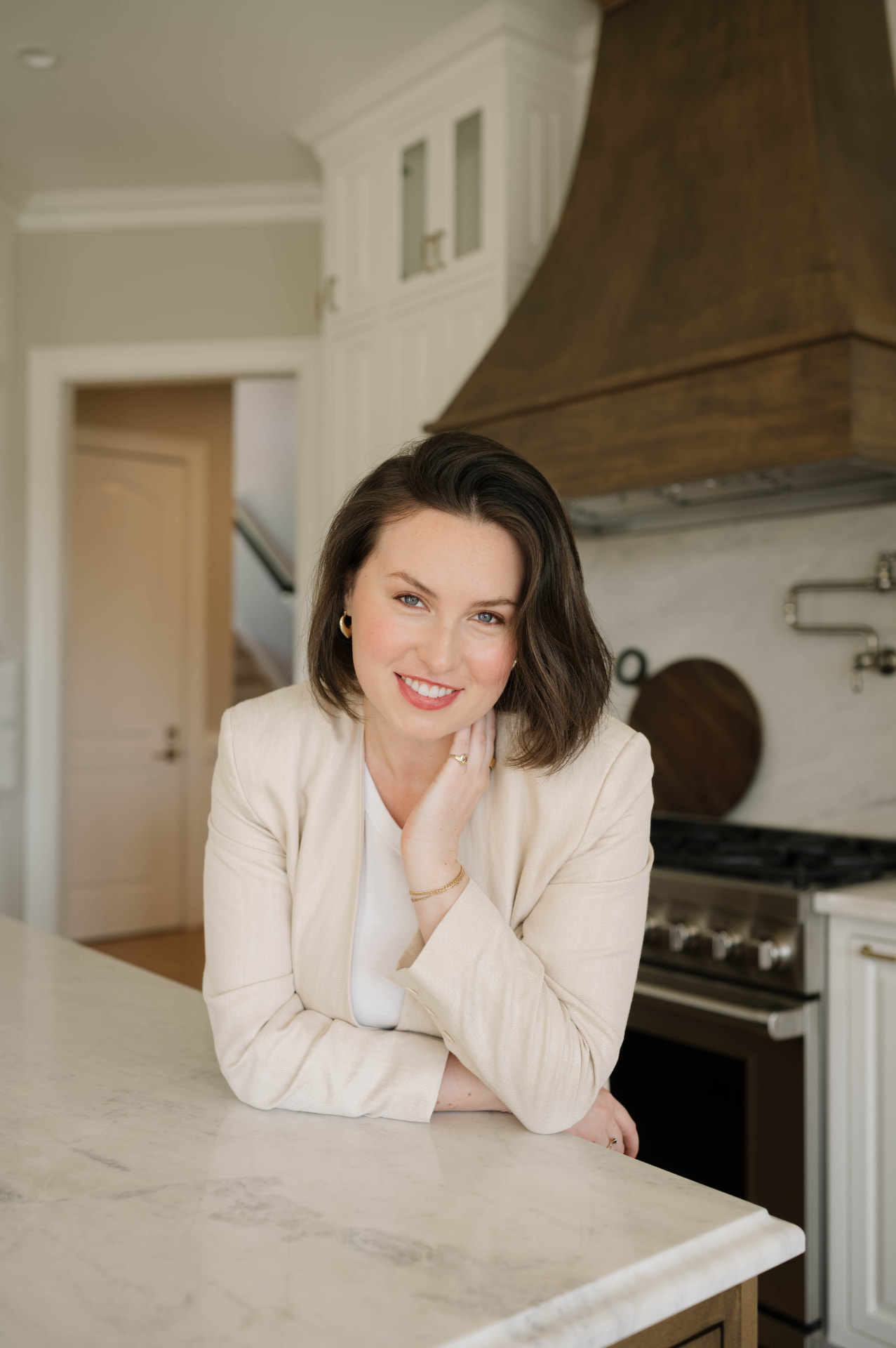 Professional portrait of Julia Sawchak, Raleigh real estate advisor
